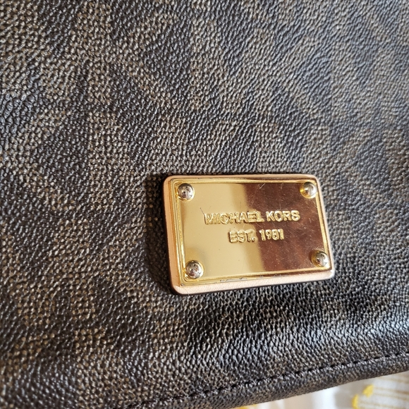 Michael Kors Signature Brown Crossbody Bag - Picture 9 of 11
